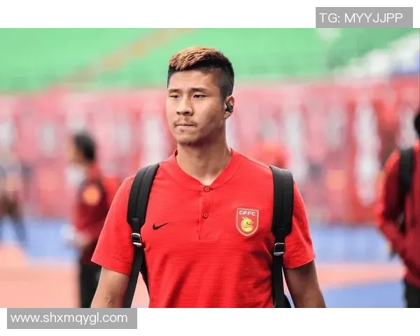 全网热议足球明星争议瞬间吐槽视频引发球迷热烈讨论与反思